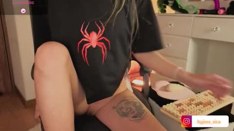 Snapshot of jessica__04 chatting on 9, 11, 2025 jessica__04 online show from 9, 11, 2025