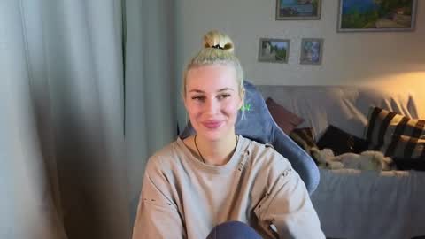 Snapshot of jessica_hanson chatting on 4, 12, 2024 Jessy online show from 4, 12, 2024