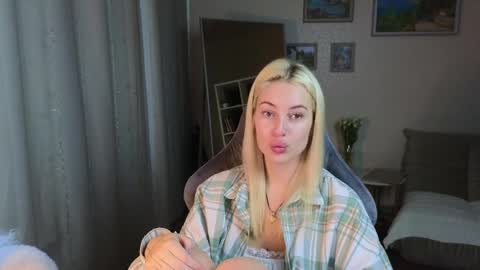 Snapshot of jessica_hanson chatting on 8, 2, 2025 Jessy online show from 8, 2, 2025