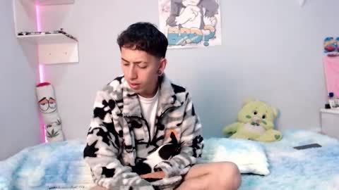 Snapshot of jessica_n_rogger chatting on 11, 11, 2025 Jess And Rogger independents online show from 11, 11, 2025