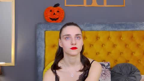 Jessica White online show from 21, 11, 2025