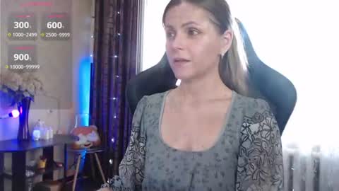 Snapshot of jessiemays chatting on 14, 7, 2026 Jess online show from 14, 7, 2026