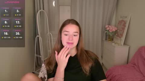 Snapshot of jessiestarz chatting on 4, 11, 2025 Jessi online show from 4, 11, 2025