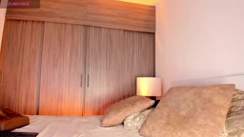 Jesica grey online show from 8, 3, 2025