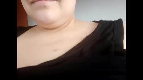 Snapshot of jessyxcuteee chatting on 12, 11, 2025 Jessy online show from 12, 11, 2025