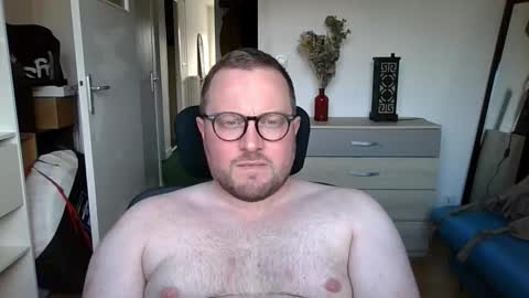 jeuneloup92 online show from 25, 9, 2025