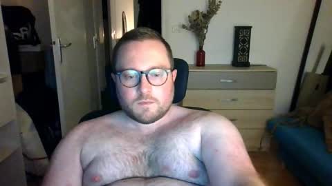 jeuneloup92 online show from 2, 12, 2025