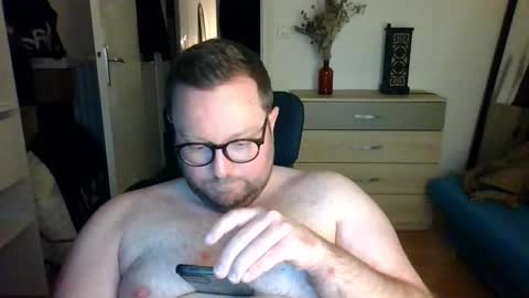 jeuneloup92 online show from 7, 1, 2026