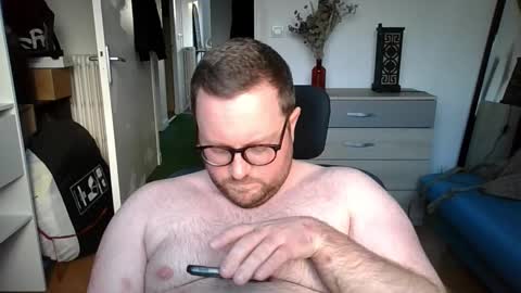 jeuneloup92 online show from 9, 1, 2026