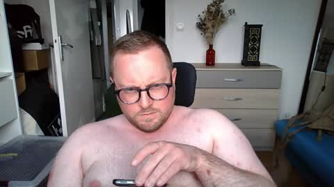 jeuneloup92 online show from 15, 4, 2026