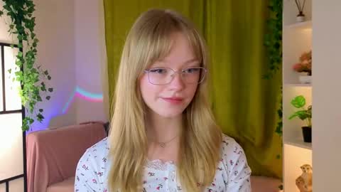 Gwen online show from 15, 4, 2026