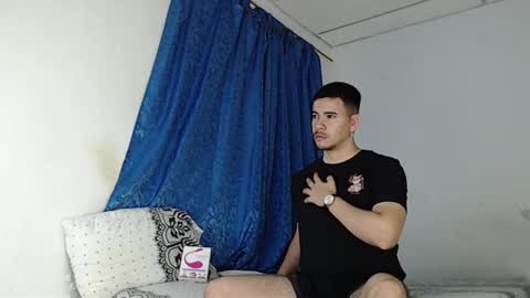 Snapshot of jeycob_happy97 chatting on 8, 2, 2025 Juan David online show from 8, 2, 2025