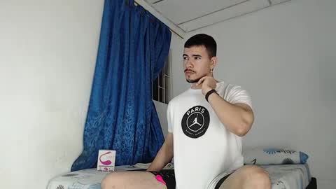 Snapshot of jeycob_happy97 chatting on 8, 10, 2025 Juan David online show from 8, 10, 2025