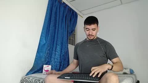 Snapshot of jeycob_happy97 chatting on 14, 10, 2025 Juan David online show from 14, 10, 2025