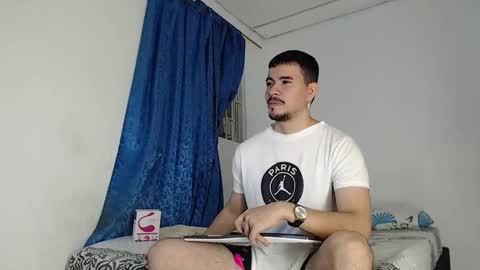 Snapshot of jeycob_happy97 chatting on 22, 10, 2025 Juan David online show from 22, 10, 2025