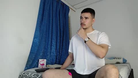 Snapshot of jeycob_happy97 chatting on 1, 11, 2025 Juan David online show from 1, 11, 2025