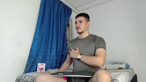 Snapshot of jeycob_happy97 chatting on 5, 11, 2025 Juan David online show from 5, 11, 2025