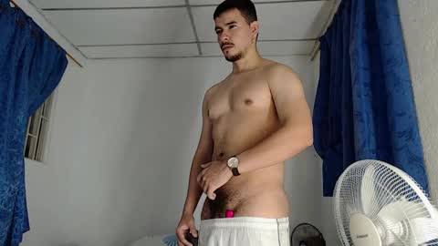 Snapshot of jeycob_happy97 chatting on 27, 11, 2025 Juan David online show from 27, 11, 2025