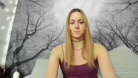 Jessica Hart online show from 30, 1, 2025