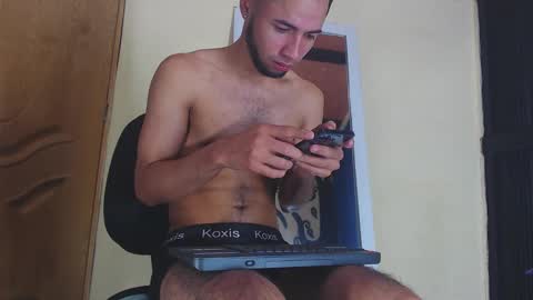 Snapshot of jhon_malo chatting on 12, 11, 2025 jhon_malo online show from 12, 11, 2025