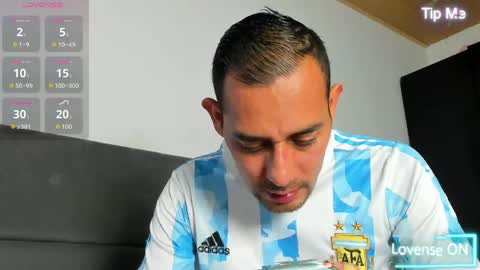 Jhony Alzate online show from 13, 4, 2026