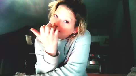 Snapshot of jhopeftw chatting on 1, 11, 2025 Anya online show from 1, 11, 2025