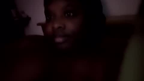 Snapshot of jhoxy_m chatting on 5, 12, 2025 Hello iam hoxy ready to get wet online show from 5, 12, 2025