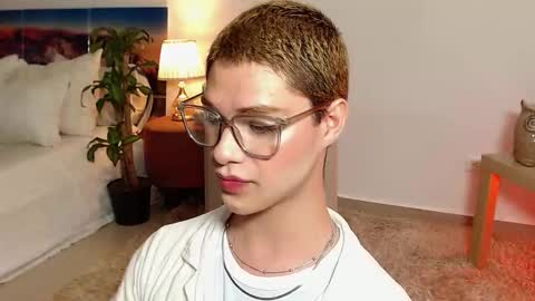 Snapshot of jhuan_cute chatting on 17, 10, 2025 Jhuan Nhez online show from 17, 10, 2025
