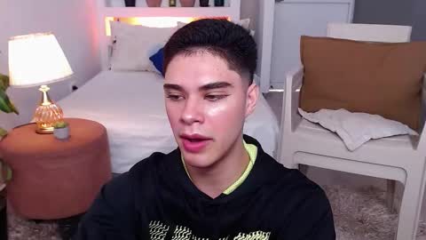 Snapshot of jhuan_cute chatting on 15, 11, 2025 Jhuan Nhez online show from 15, 11, 2025