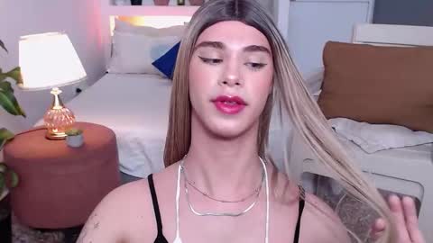 Snapshot of jhuan_cute chatting on 16, 11, 2025 Jhuan Nhez online show from 16, 11, 2025