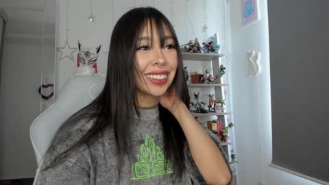 Snapshot of ji_hyun chatting on 4, 2, 2025 Ji  online show from 4, 2, 2025