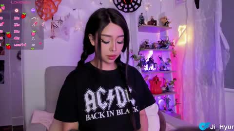 Snapshot of ji_hyun chatting on 24, 10, 2025 Ji  online show from 24, 10, 2025