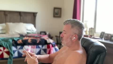 Snapshot of jimmyaaron chatting on 1, 2, 2025 Dad of Three online show from 1, 2, 2025