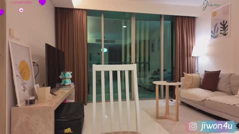 Jiwon online show from 12, 1, 2025