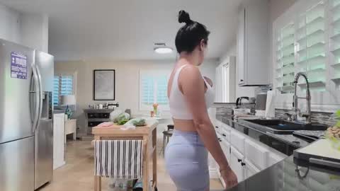 Jiwon online show from 13, 9, 2025