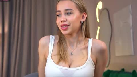 Snapshot of jjennnyy chatting on 22, 10, 2025 Jenny online show from 22, 10, 2025