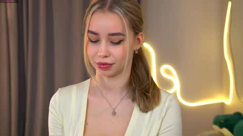 Snapshot of jjennnyy chatting on 27, 10, 2025 Jenny online show from 27, 10, 2025