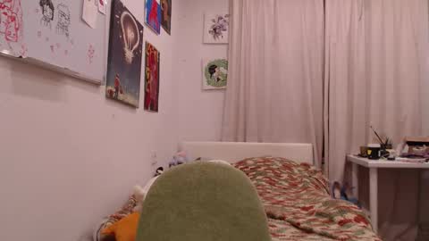 joan_kiss online show from 5, 12, 2025