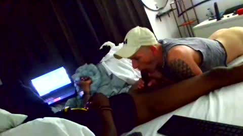 2HotinTX online show from 28, 6, 2026