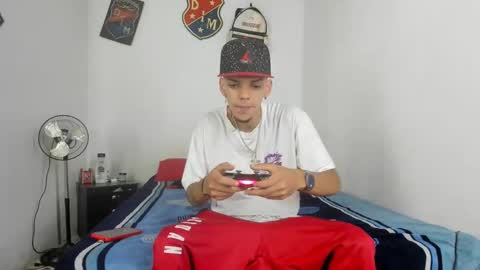 Snapshot of johan_and_antonella chatting on 11, 1, 2025 johan_and_antonella online show from 11, 1, 2025