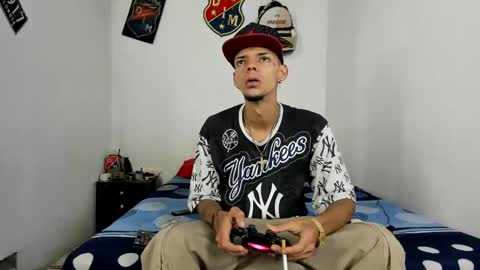 Snapshot of johan_and_antonella chatting on 21, 1, 2025 johan_and_antonella online show from 21, 1, 2025