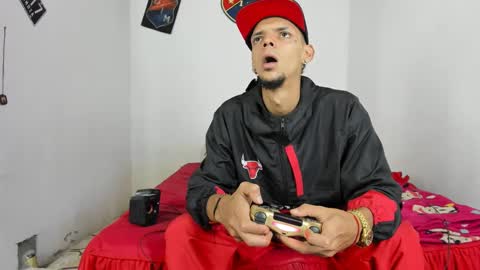 Snapshot of johan_and_antonella chatting on 28, 2, 2025 johan_and_antonella online show from 28, 2, 2025