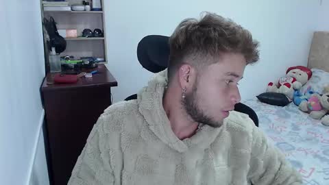 JOHAN independient model online show from 30, 12, 2024