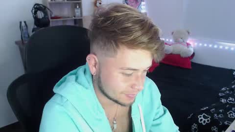 JOHAN independient model online show from 3, 2, 2025