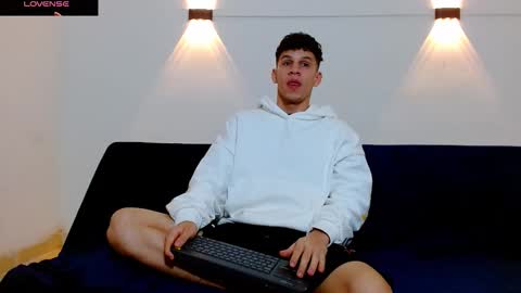 Snapshot of john_ssnow29 chatting on 20, 12, 2025 john_ssnow29 online show from 20, 12, 2025