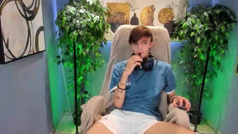 Snapshot of john_weasley chatting on 17, 10, 2025 John online show from 17, 10, 2025