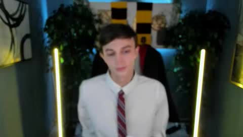 Snapshot of john_weasley chatting on 19, 10, 2025 John online show from 19, 10, 2025