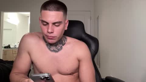 Snapshot of johnafterdark chatting on 12, 10, 2025 JAXX online show from 12, 10, 2025