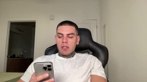 Snapshot of johnafterdark chatting on 13, 10, 2025 JAXX online show from 13, 10, 2025