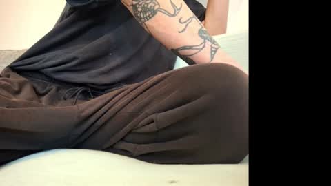 Snapshot of johnnyq390620 chatting on 15, 10, 2025 johnny online show from 15, 10, 2025